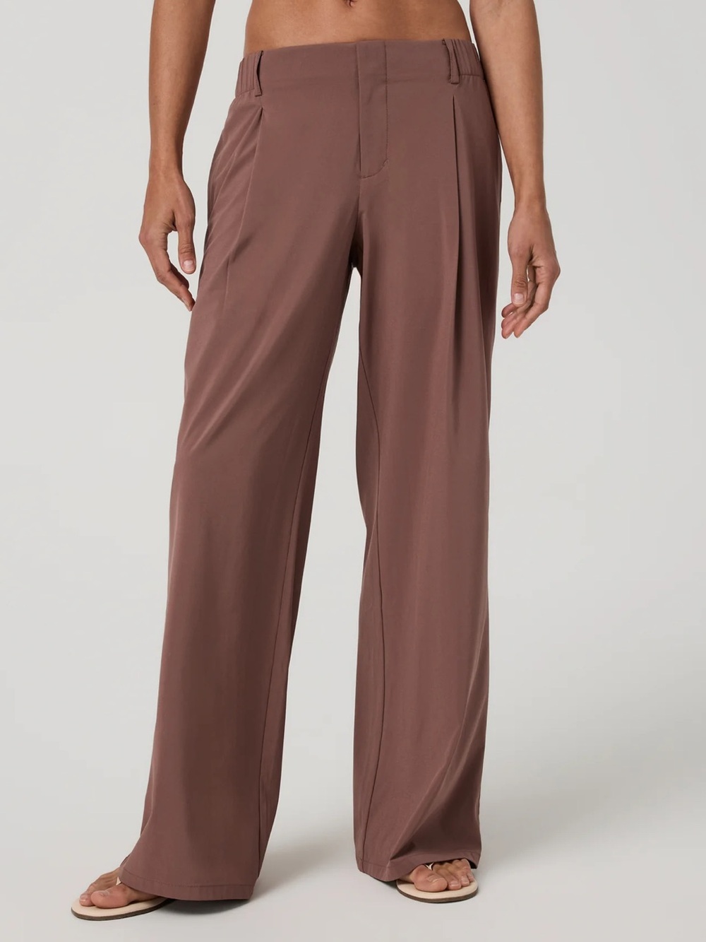 Vuori Women’s Villa Wideleg Trouser color sable size Medium VW4403